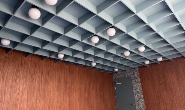 ≪Room B≫<br />
天井照明新設<br />
<br />
球型の昼白色の照明を採用致しました。